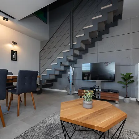 Apartment Highest Penthouse In Lodz- Ii Floors With View &free Parking